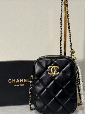 GWP/VIP quilted phone holder bag with adjustable strap
